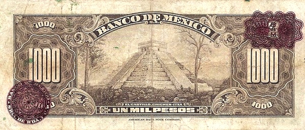 Chichen-Itza pyramid