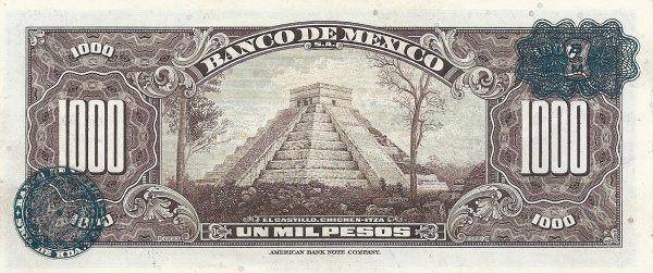  Chichen-Itza pyramid