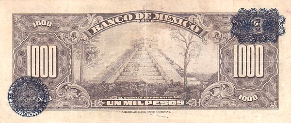  Chichen-Itza pyramid