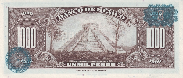  Chichen-Itza pyramid