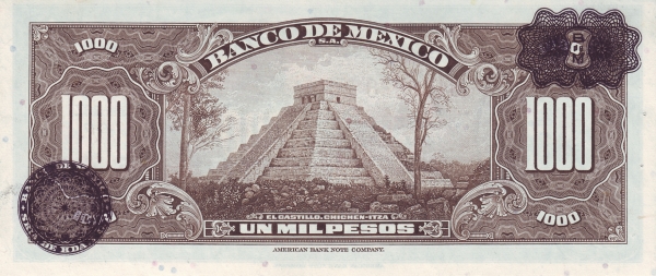  Chichen-Itza pyramid