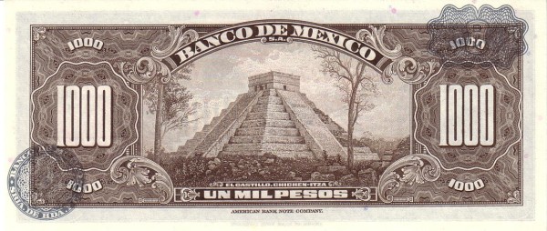  Chichen-Itza pyramid