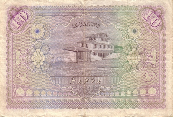 Veyodorhu Ganduvaru  Mathige building (Defense Headquarter of the Militia), Malé (adjacent to the  Sultan's palace) left: Medhumaa gate (now demolished)