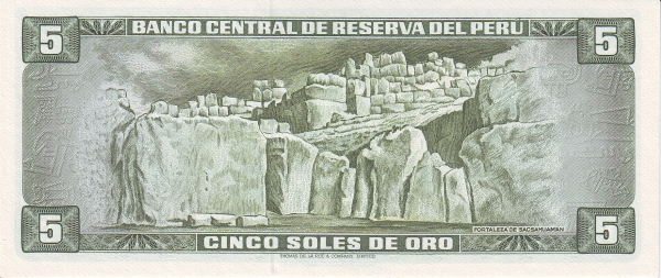  Sacsayhuamán fortress