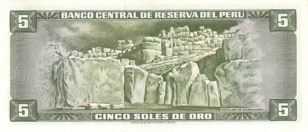  Sacsayhuamán fortress